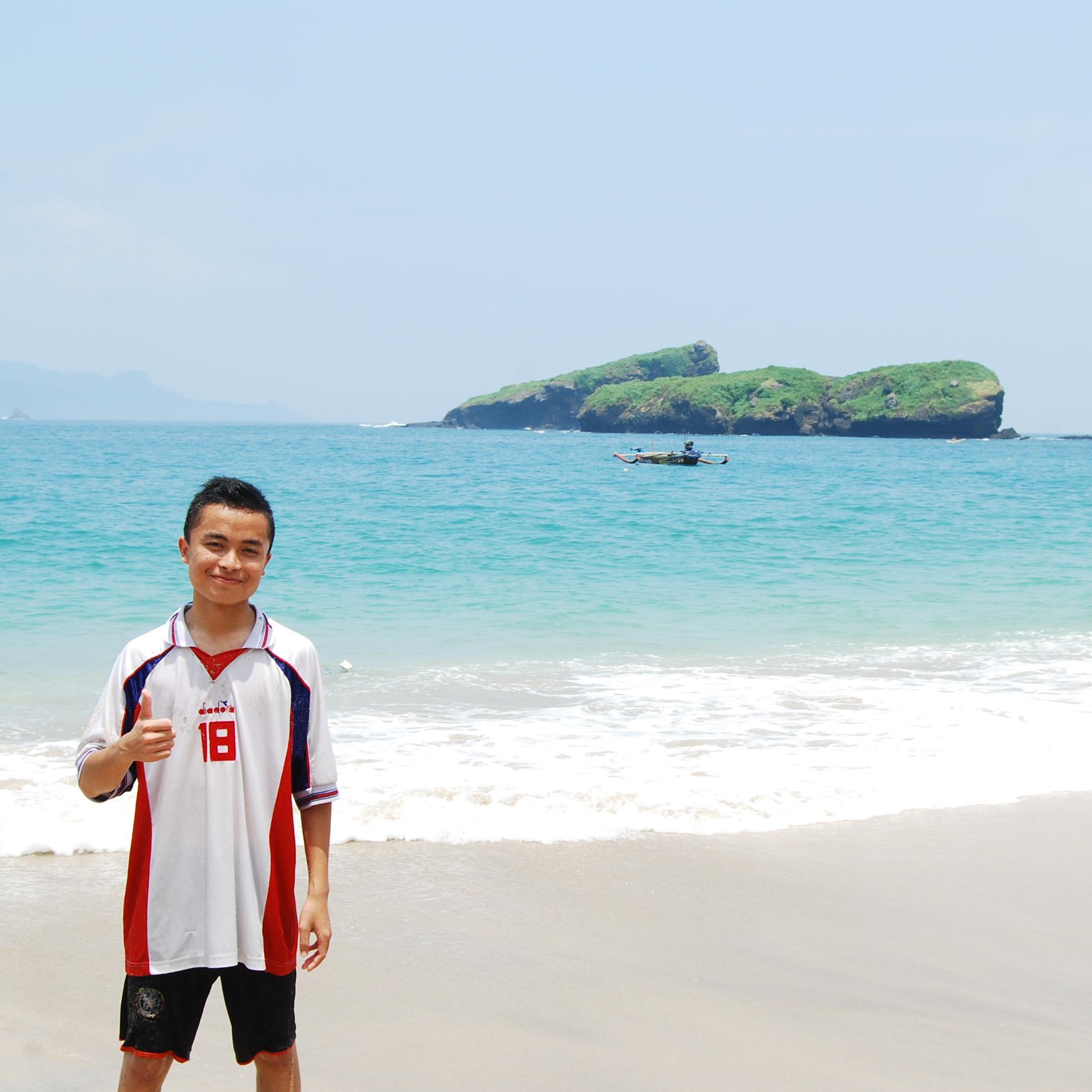 Simple aja ngga Tampan, :) Manchunian Garis keras |