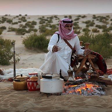 العبرة اللي وسط عيني لها أيام// حاولت اجاهدها وجتني جهدها //مسحتها بعمامتي ...قبل مانام// وقامت تنادي العبرة اللي بعدها