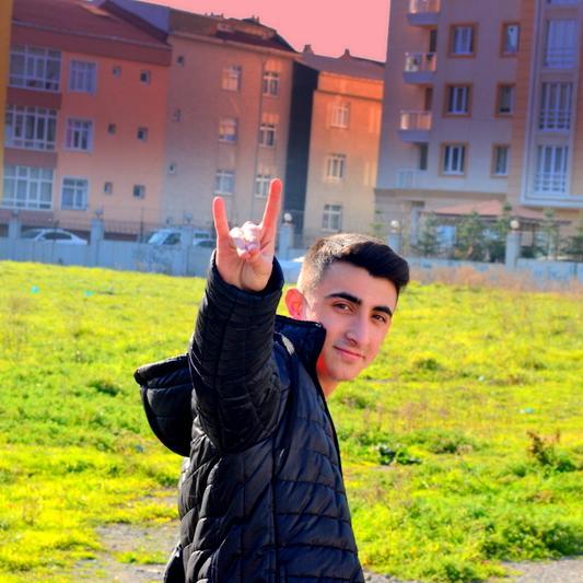 NeMutlu''TÜRKÜM''Diyene/AlparslanTÜRKEŞ/GALATASARAY/Kim kaldı meydanda kimler var söyle,
Ancak Türk ırkıdır direnir böyle…