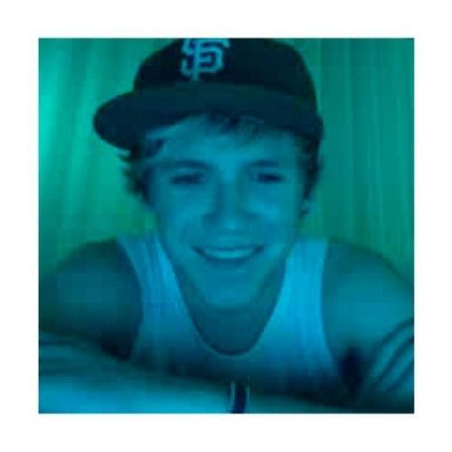 @nashtonslayy just gave you this follow so follow her !!