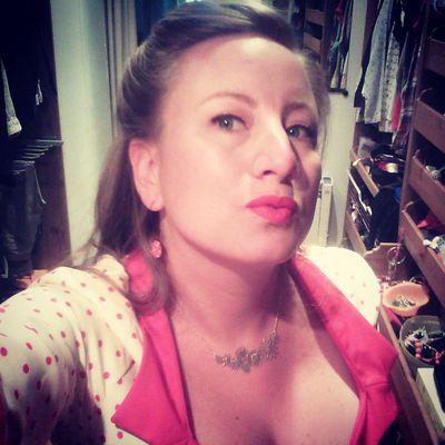 EmmaFoxyMama's profile picture. Une nana psychobilly qui a un blog avec beaucoup de Rock´n'Roll dedans #blogueuse #digitalmum et #Lilloise