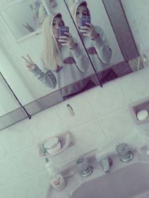 Alvareznicole_'s profile picture. Yo creo que el olvido es una fantasía.// Feliz de estar a tu lado. Leo y Nii 20-09