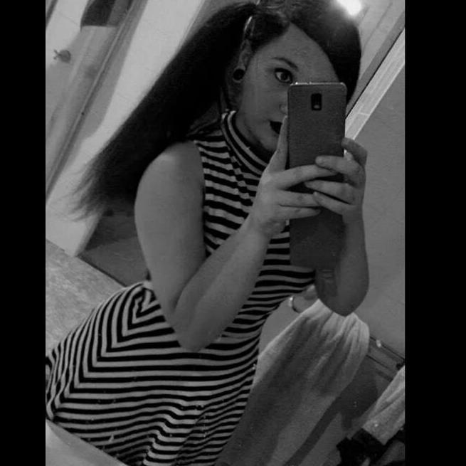 flickybabez's profile picture. 