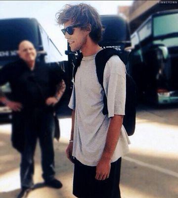 a weird ass kid who loves 4 weird ass aussies.