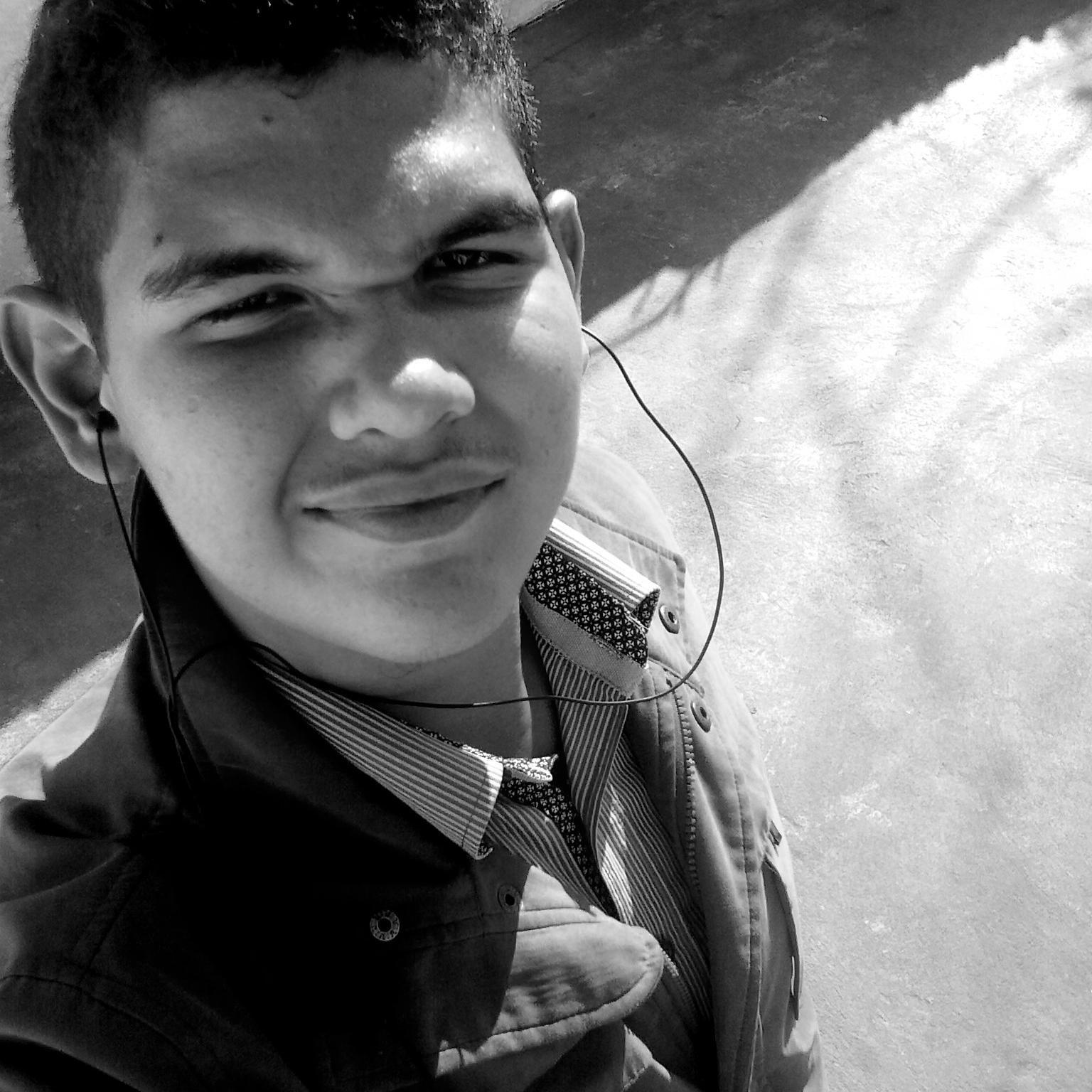 danielmh_15's profile picture. 