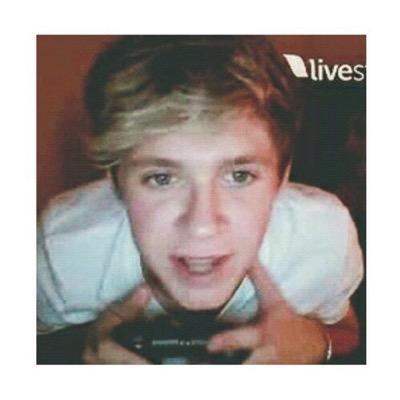 hii babe this is a free follow from @niallsspizza follow her and just ask for a follow back ❤️