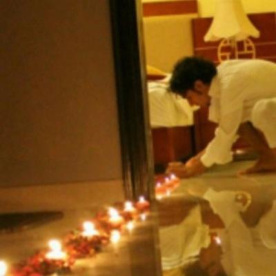 ‏جميع النساء جميلات .. لا توجد إمرأة قبيحه . . . . . . النساء ؛ نعمة .. آشكر الله عليهآ صبح و مسآء . . . . .
