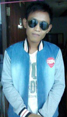 dedealben's profile picture. tetap bersukur dan nikmatnya bernafas                        stand up and scream                                pin- 7F7E589C