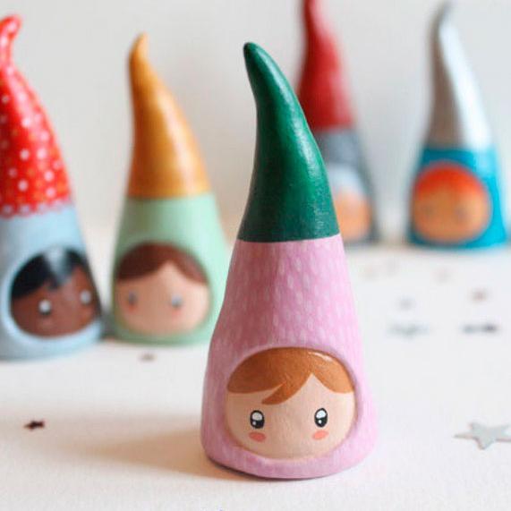 · Figuriner & miniaturist · Etsy seller · Lover of pretty things ·