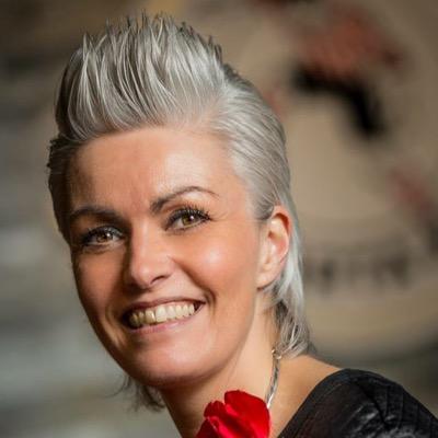 Experienced eventorganizer, producer and showcaller for both B2B events and festivals. Music&concerts / salsa dancing / entrepreneur / high heels & high hair.
