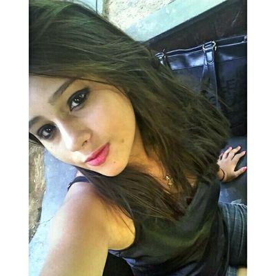 Ela é um poço de qualidade e defeito, cada jeito dela é uma emoção.