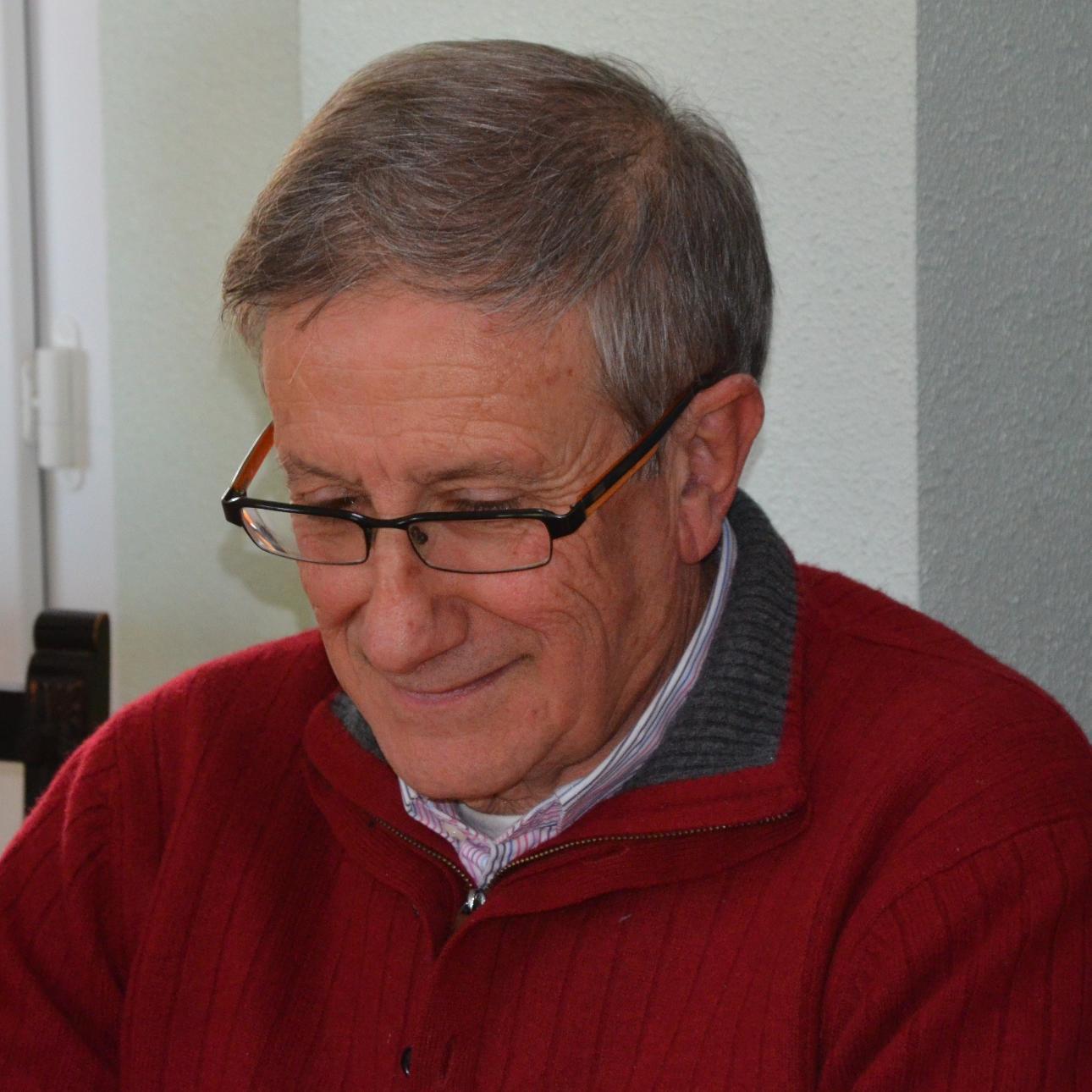Maestro de Escuela Jubilado, que no retirado. Preocupado, muy preocupado, por lo público, especialmente por la Educación.
