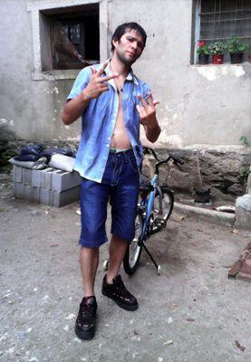 hola me llamo dieguito y soy nuevo en twitter...........   bsss a tdos chau mi cel 1133403984 mi nuevo número