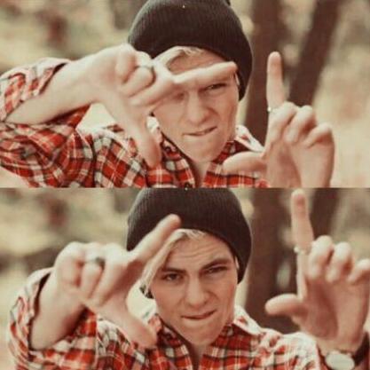 I love my favorite band! R5 ♥ Ask: http://t.co/VTi8FkKEVN --- Seguime & te Sigo ;)