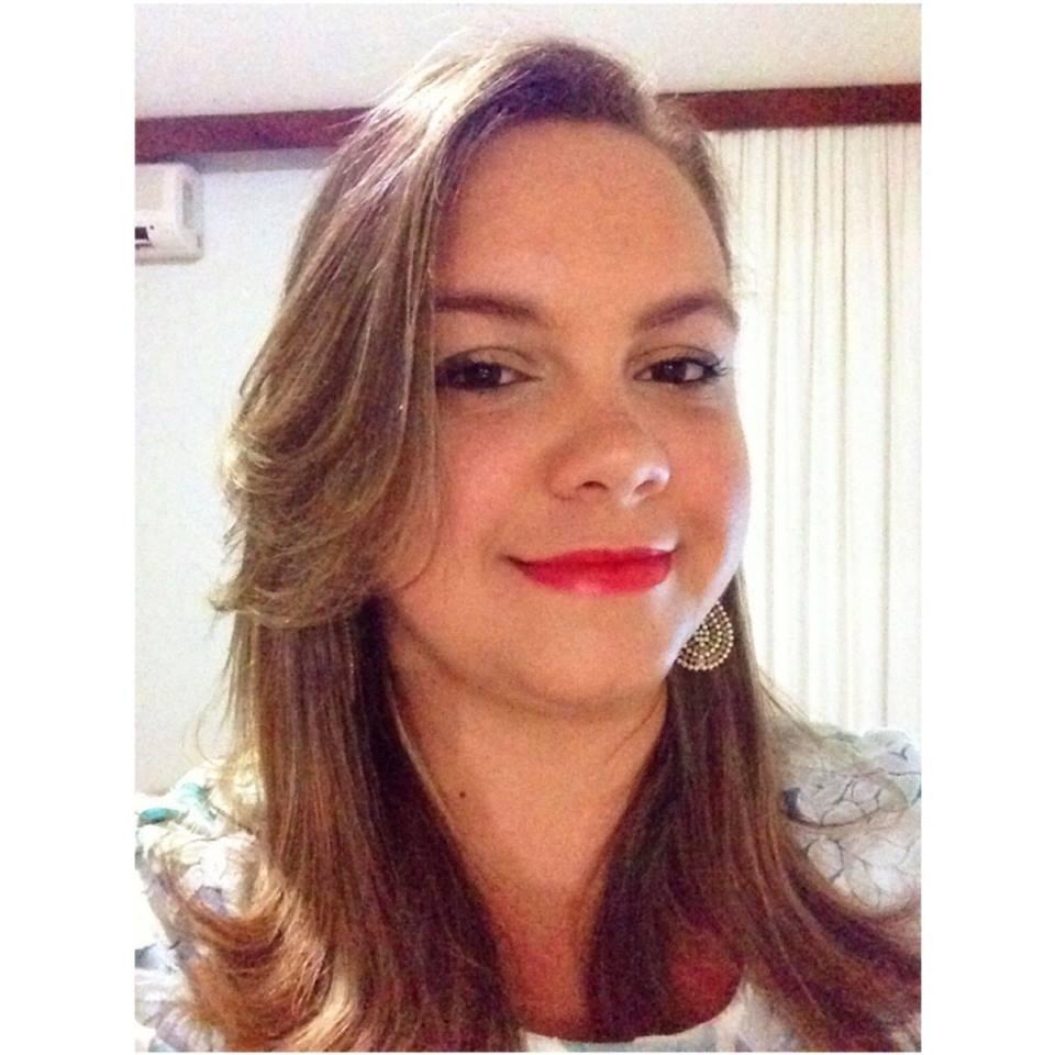 Brasileira, Paraibana arretada, futura administradora, vascaína, teimosa e meiga!