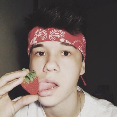 ✨this account is dedicated to why i love sebastian basically✨ dm me reasons why you love seb and i'll tweet them :)