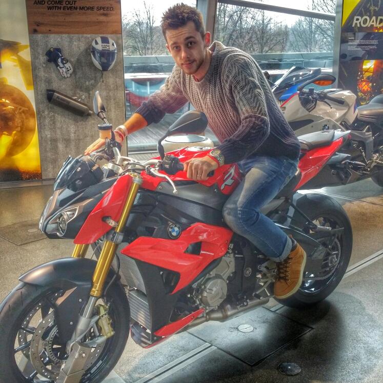 grzegorz89's profile picture. Vivo la mia vita un'quarto di miglio alla volta per quei 10 secondi sono libero!!