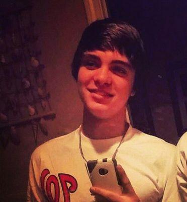 ⭐Dylan is my name but you can call me Dylan. ⭐16 years young!!  ⭐music is life