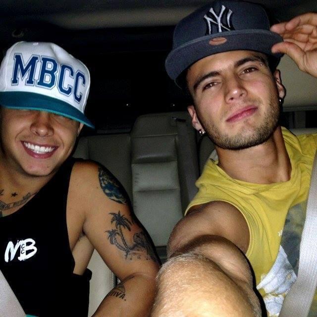 CUENTA OFICIAL para apoyar la carrera de GUSTAVO ELIS y SIXTO REIN como solistas.  Se unió en junio de 2010