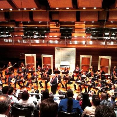 Orquesta Didáctica de guitarras de San Antonio. Bajo la dirección del maestro Pedro Andrés Pérez. Guitarristas en formación