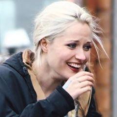 ouatzzofficial's profile picture. mais empacado que o relacionamento de rumbelle só snowing