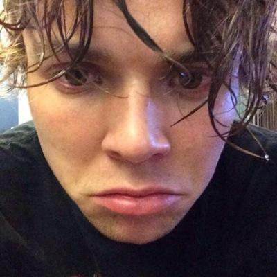 FREE FOLLOW ✖️ love from @loriftmgc_ a follow back on that acc would be amazing!