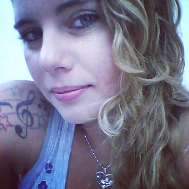 Deus em 1° lugar ! #casada #Adoradora
Rio de janeiro # Brasil #Mãe do Nicholas 
Missionaria na obra do Senhor