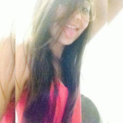 Num dia te ama, no outro te ilude. Fode tua mente. Te faz bem e mal na mesma proporção. Você tenta seguir em frente, a pessoa volta. ⚡