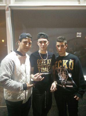 Las palabras te las guardas, yo tendre que verlo, todos quieren un amigo pero nadie sabe serlo
Llamado a ser Mc.
Alginet, Valencia.
16.
Rap in ma head.