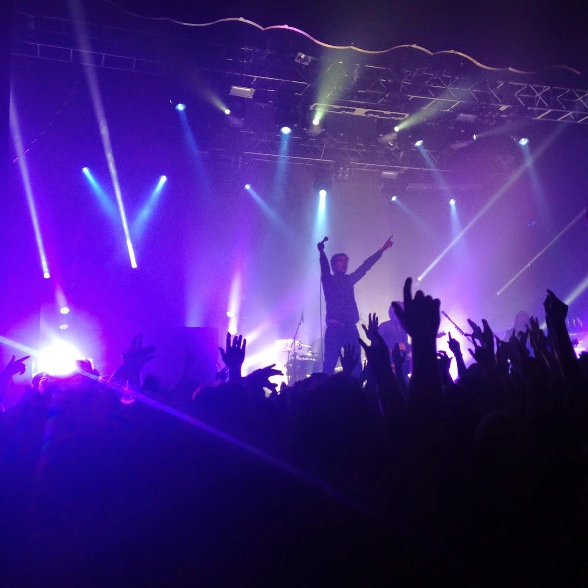 Writing reviews on live music. istillbelieveblog@gmail.com
