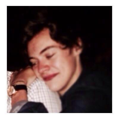 PLEASE HELP HARRY SEE WHAT I WROTE FOR HIM AND RT THE LINK BELOW. ( I'm @sweaterstyless )