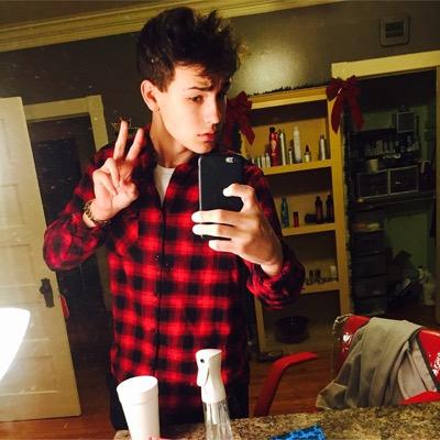 follow @hiaitsbellee & @SayRandomShit plz