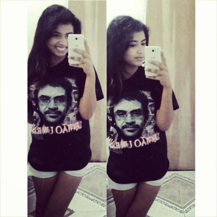 E tudo que eu queria era ficar com ele mais um pouco. Só mais alguns minutos. Mais alguns dias. Alguns anos. Algumas vidas.