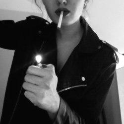 AnyaZhuro's profile picture. просто  страдающий  человек