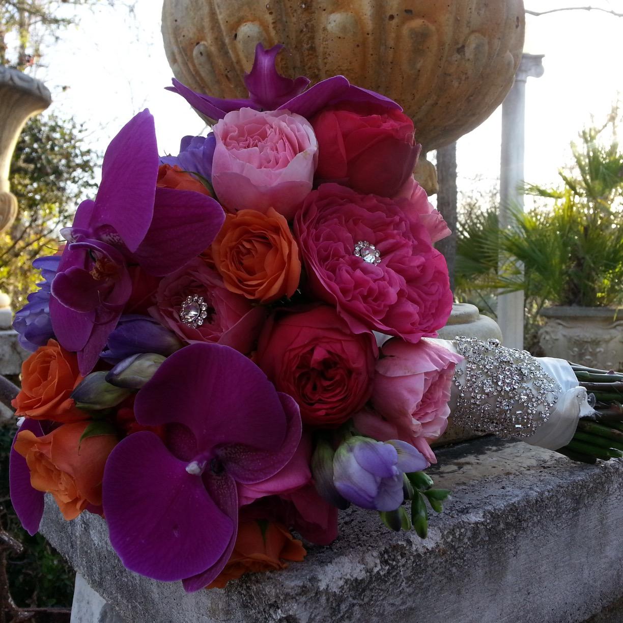 Award winning #FloralDesigner of exquisite #florals for #weddings and #events.