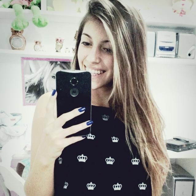 Um dia me disseram que o sorriso é uma forma de mostrarmos o quanto gostamos de alguém... Hoje me perguntaram se eu gostava de você eu apenas… sorri. ♥♥