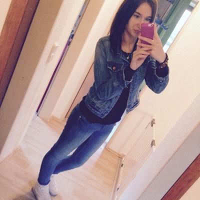 - Kathi 
- 18 y/o 
- Aus Gelsenkirchen ✌️