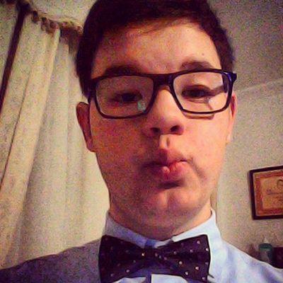No esperes que lo que deseas venga a ti. Búscalo con toda tu alma, sabiendo que la vida te encontrará a medio camino. SJ. Guitarra. Cofrade.