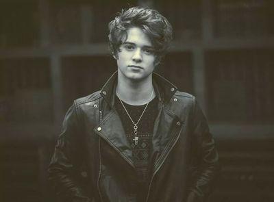 BRADLEY IS MY HUSBAND❤_❤ I LOVE THE VAMPS IS VERY PERFECT❤_❤