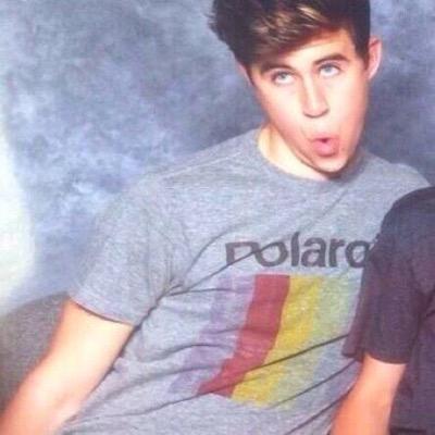 Follow @quitenash and turn on her notifications (tweet proof!!!) and she will dm you to Nash Grier ☺️