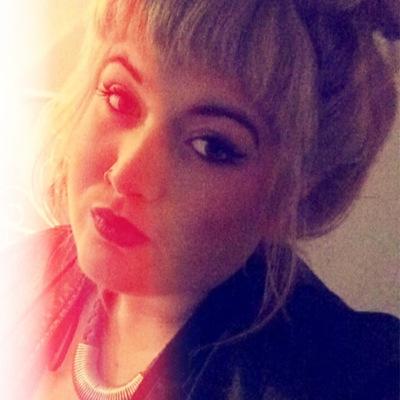 Globe bar-maid. Nursing student. Fiddler for Bogle Mufty. Night owl. Crisp addict.

YOUTUBE CHANNEL: womblechops