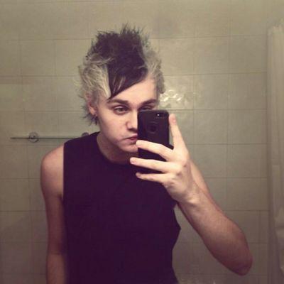 Pls Rt this link so maybe Mikey will see it https://t.co/vpsQgcQsob And can you follow my main @pizzandcuddles(: Thank you so much if you do❤