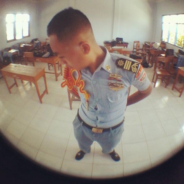Udah pengen lulus -_- || terus berlayar keliling eropa o:) || #2a8bb889