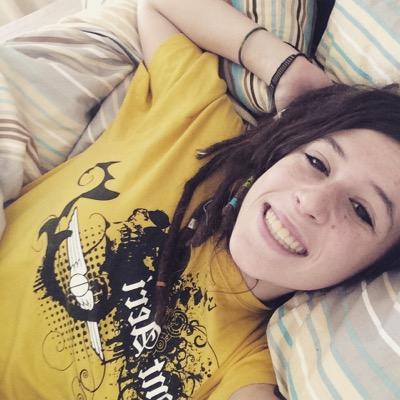FarbyDash's profile picture. Difrutando de efectos psicotrópicos desde el buen día que me presentaron a María.
A malos días; buenos bombos Y QUE VIVA EL HARDCORE JODER!!!