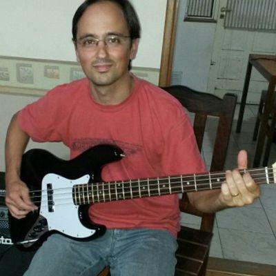Feliz padre de familia, ciclista y maratonista entusiasta. Usuario de sistemas de software libre.