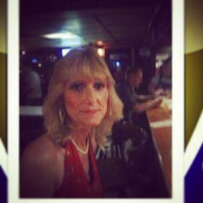 I'm a mother of 3,I am a Trump supporter who is a proud American woman and a member of the NRA, Fighting for Our Constitutional rights ❣