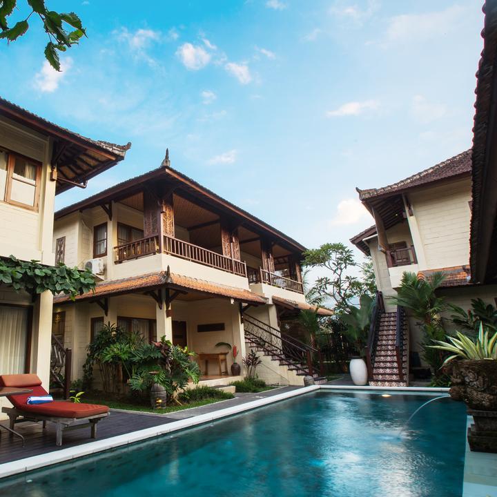 Well-placed in the shopping, religious interests, and Ubud sightseeing area, Munari provides a most conducive spot to take a break from your busy days.