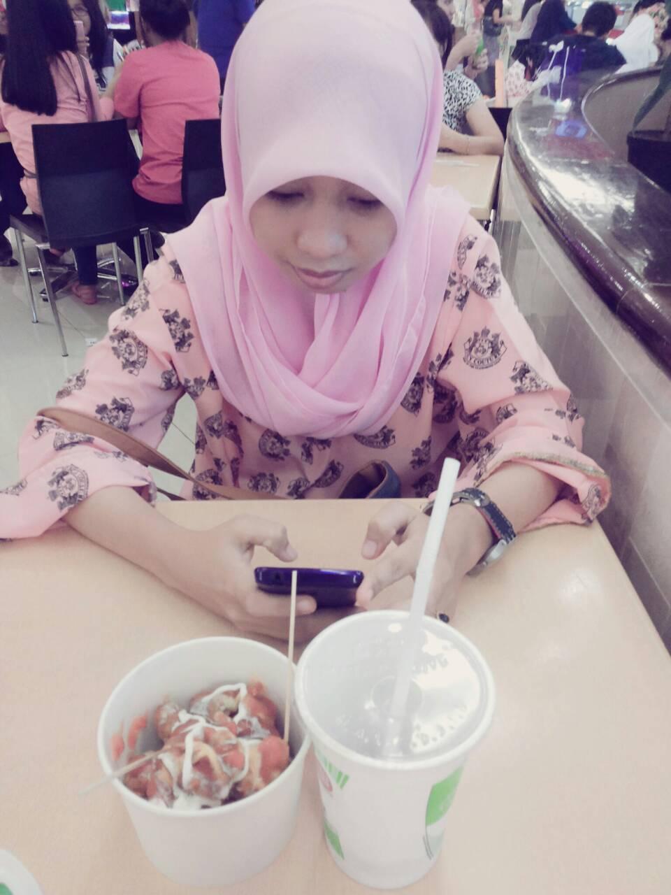 fiah_harfiah's profile picture. Harfiah Rachmayanti_15 Juni 1992_PNUP_Civil Engineering_Hydro 10_Love My Family_Kpopers