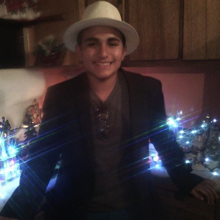 Cuando todo en la vida llega a ser tan complicado solo toma un día para cambiarlo - Bruno Mars