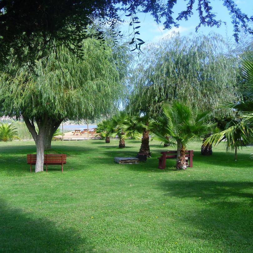 Cabañas para 2, 3, 5, 8 y 17 personas
Contacto al +56964947811 +5694485000